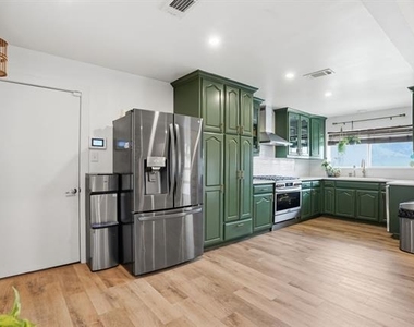 5017 Fox Hill Lane - Photo Thumbnail 18