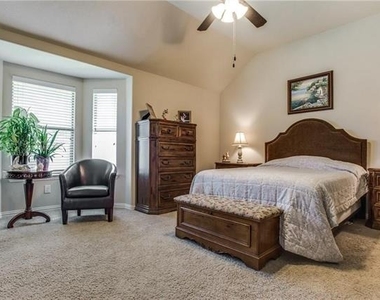 941 Lake Worth Trail - Photo Thumbnail 3
