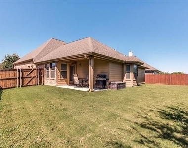 941 Lake Worth Trail - Photo Thumbnail 13
