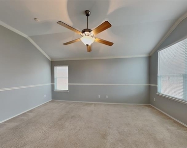 5920 Paloma Blanca Drive - Photo Thumbnail 6