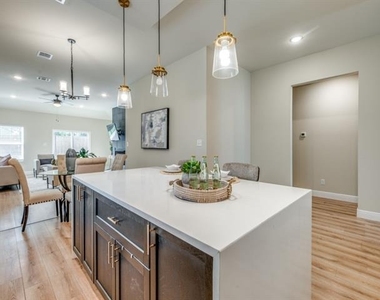 929 S Marlborough Avenue - Photo Thumbnail 12