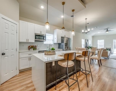 929 S Marlborough Avenue - Photo Thumbnail 8