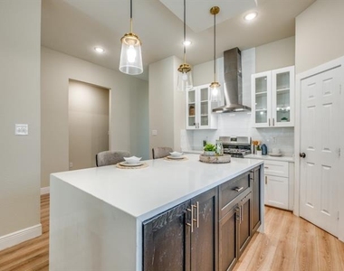 929 S Marlborough Avenue - Photo Thumbnail 11