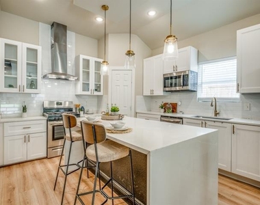 929 S Marlborough Avenue - Photo Thumbnail 10