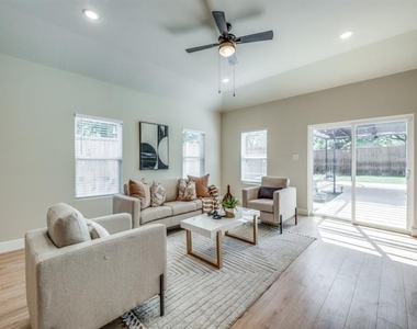 929 S Marlborough Avenue - Photo Thumbnail 4