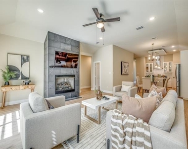 929 S Marlborough Avenue - Photo Thumbnail 6