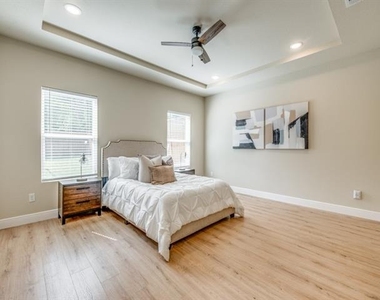 929 S Marlborough Avenue - Photo Thumbnail 17