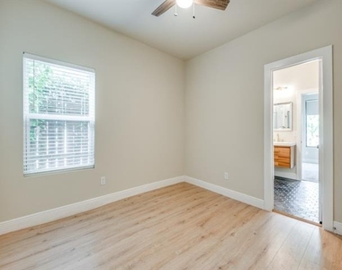 929 S Marlborough Avenue - Photo Thumbnail 21