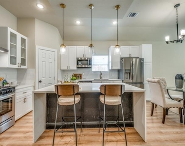 929 S Marlborough Avenue - Photo Thumbnail 9