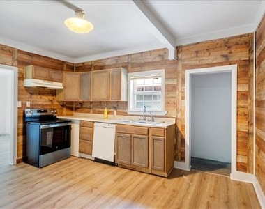917 W Crawford Street - Photo Thumbnail 4