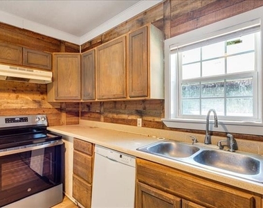 917 W Crawford Street - Photo Thumbnail 5