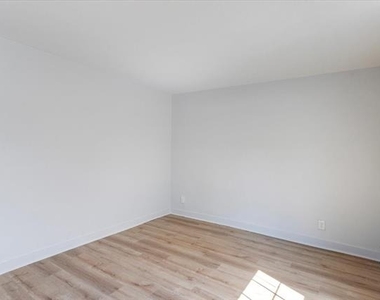 917 W Crawford Street - Photo Thumbnail 3