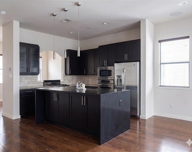 3110 Ross Avenue - Photo Thumbnail 8