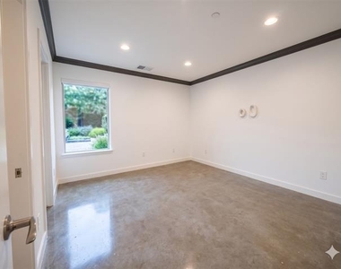 3110 Ross Avenue - Photo Thumbnail 4