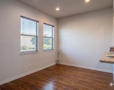 3110 Ross Avenue - Photo Thumbnail 11