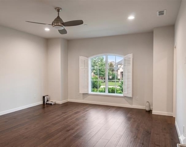 3110 Ross Avenue - Photo Thumbnail 12