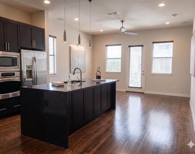 3110 Ross Avenue - Photo Thumbnail 10