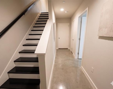3110 Ross Avenue - Photo Thumbnail 3