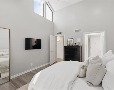 4310 Bowser Avenue - Photo Thumbnail 11