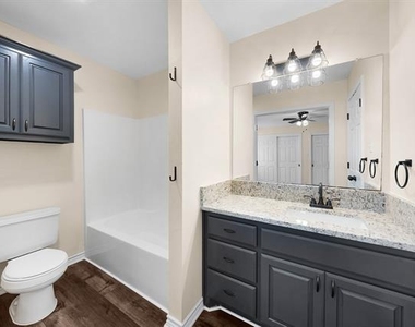324 N Tolbert Avenue - Photo Thumbnail 15