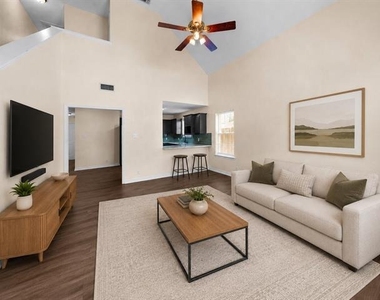 324 N Tolbert Avenue - Photo Thumbnail 1