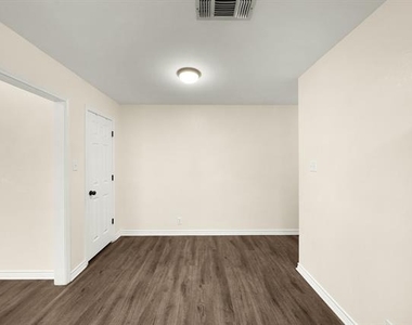 324 N Tolbert Avenue - Photo Thumbnail 11