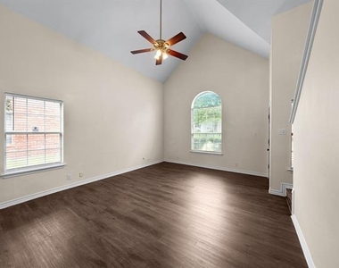 324 N Tolbert Avenue - Photo Thumbnail 4