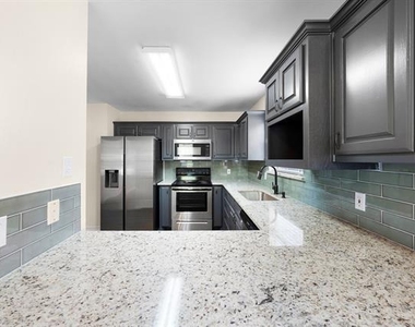 324 N Tolbert Avenue - Photo Thumbnail 8