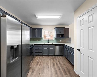 324 N Tolbert Avenue - Photo Thumbnail 10