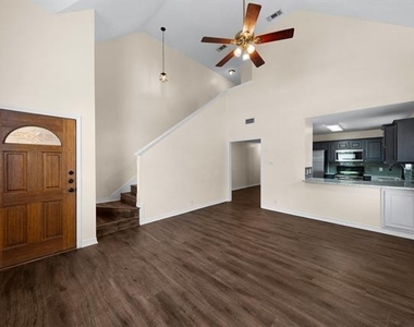 324 N Tolbert Avenue - Photo Thumbnail 6