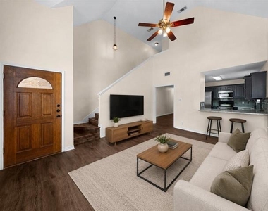 324 N Tolbert Avenue - Photo Thumbnail 2