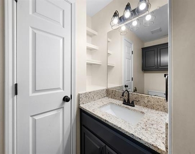 324 N Tolbert Avenue - Photo Thumbnail 17