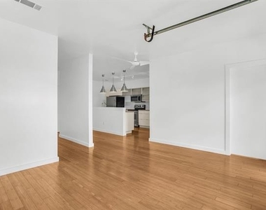 1111 S Akard Street - Photo Thumbnail 10