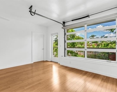 1111 S Akard Street - Photo Thumbnail 9