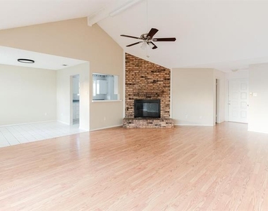 6825 Longleaf Lane - Photo Thumbnail 1