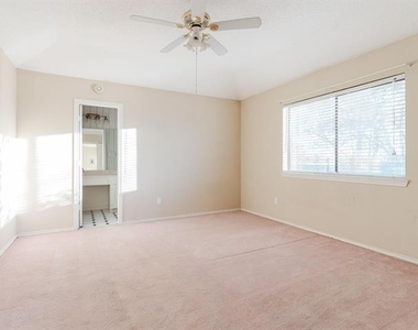 6825 Longleaf Lane - Photo Thumbnail 11