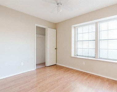 6825 Longleaf Lane - Photo Thumbnail 4