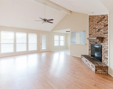 6825 Longleaf Lane - Photo Thumbnail 2