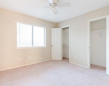 6825 Longleaf Lane - Photo Thumbnail 8