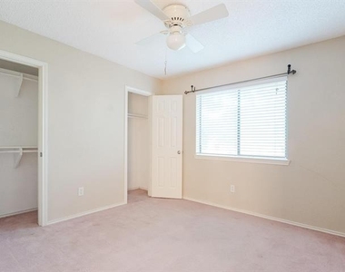 6825 Longleaf Lane - Photo Thumbnail 6