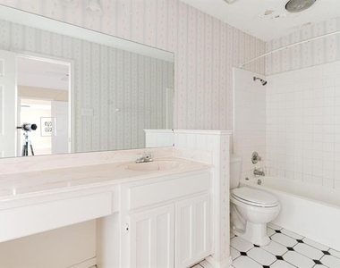 6825 Longleaf Lane - Photo Thumbnail 13