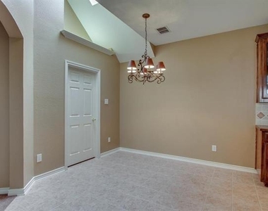 224 Heatherwood Drive - Photo Thumbnail 9