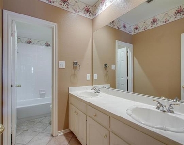 224 Heatherwood Drive - Photo Thumbnail 19