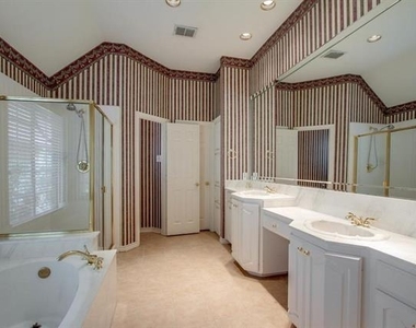 224 Heatherwood Drive - Photo Thumbnail 15