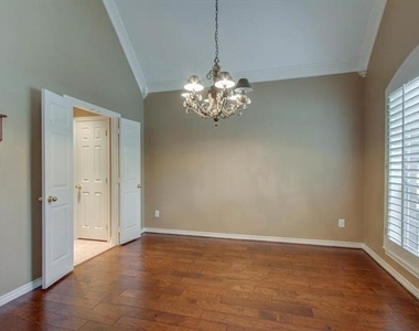 224 Heatherwood Drive - Photo Thumbnail 2
