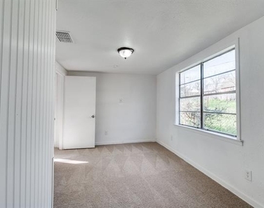 5529 Diaz Avenue - Photo Thumbnail 5