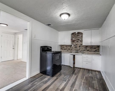 5529 Diaz Avenue - Photo Thumbnail 2