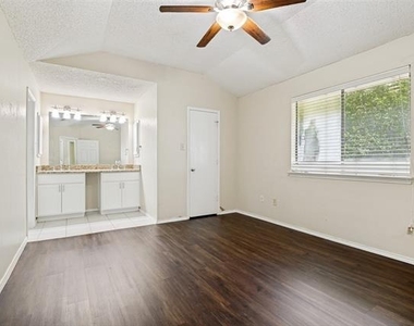 405 Myrtle Drive - Photo Thumbnail 13