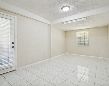 405 Myrtle Drive - Photo Thumbnail 8