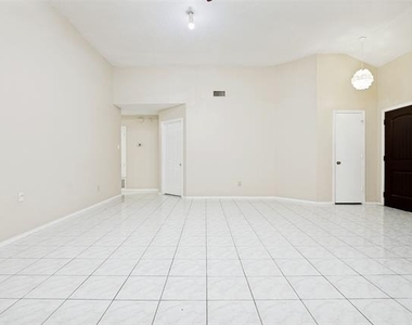 405 Myrtle Drive - Photo Thumbnail 4
